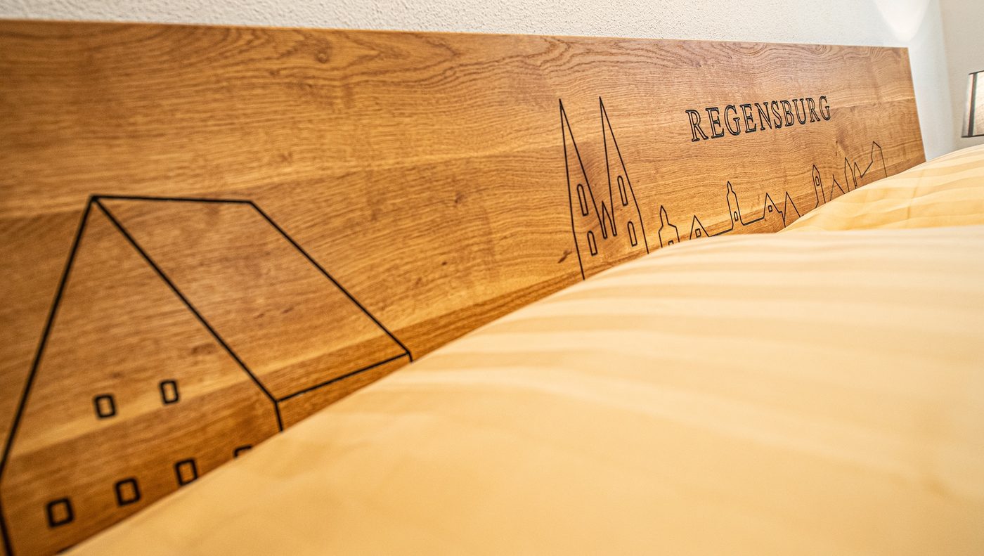 Doppelbett mit Regensburg-Kopfteil